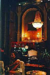 Das Café Müvesz gegenüber der Oper