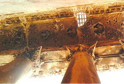 Die Decke des Dionysostempels