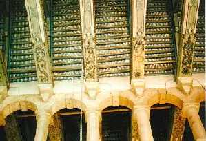 Die Decke in der Omayadenmoschee in Damaskus